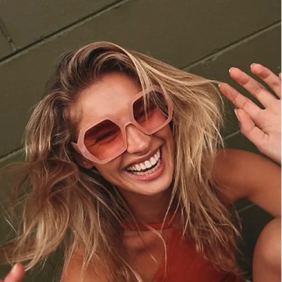 Honeycomb Oversized Sunglasses - Picture 1 of 3